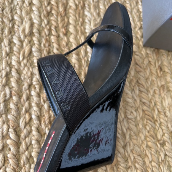Prada barely worn sandals - Picture 2 of 5